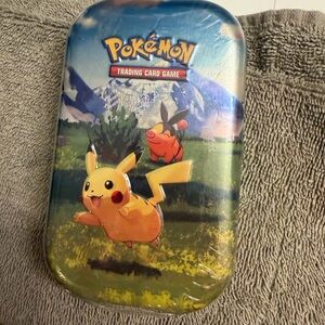 Pokémon Trading Card Game Tin with Pikachu Design w/cards inside.